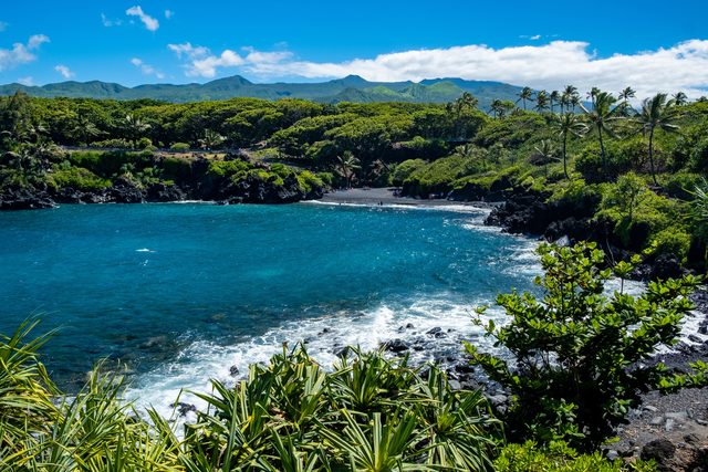 Hāna with a driver who knows the bridges
