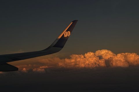 How to Fly to Japan from the US: First, Business, or Your Own Aircraft