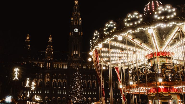 Christmas Markets River Cruise in Europe (2026): Danube or Rhine, Dates and Line