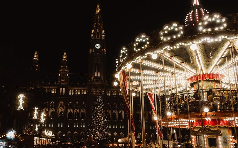 Christmas Markets River Cruise in Europe (2026): Danube or Rhine, Dates and Lines
