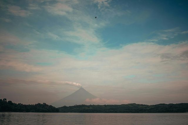 Lago Arenal y el dosel con un guía de aves