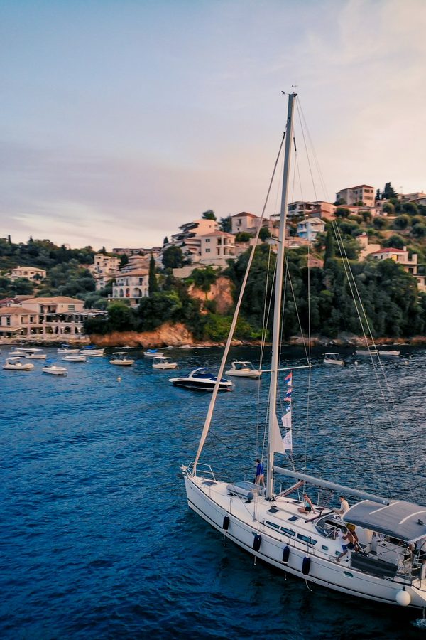 Yachts & Cruises