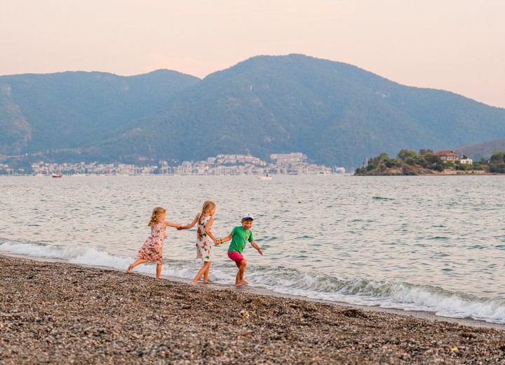 Family by the Aegean