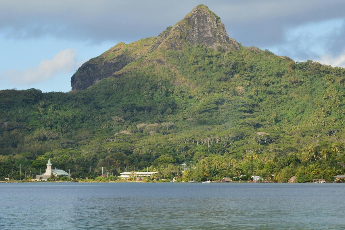 Otemanu by Helicopter