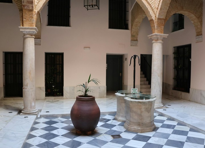 The Andalucia Table
