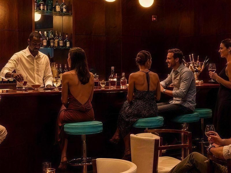 La barra de Blue Grill + Bar en Eden Roc Cap Cana