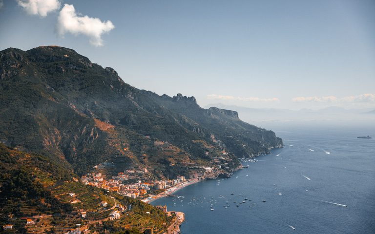 Italy vs Greece: Which Is Better for a Luxury Mediterranean Summer?
