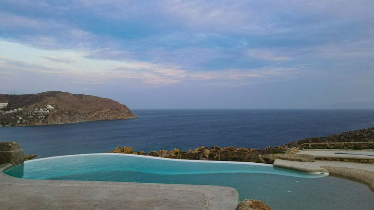 Villa or Hotel for a Luxury Trip? How to Choose, and When a Residence Wins