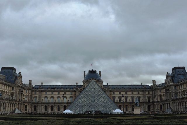 El Ala Denon del Louvre al atardecer