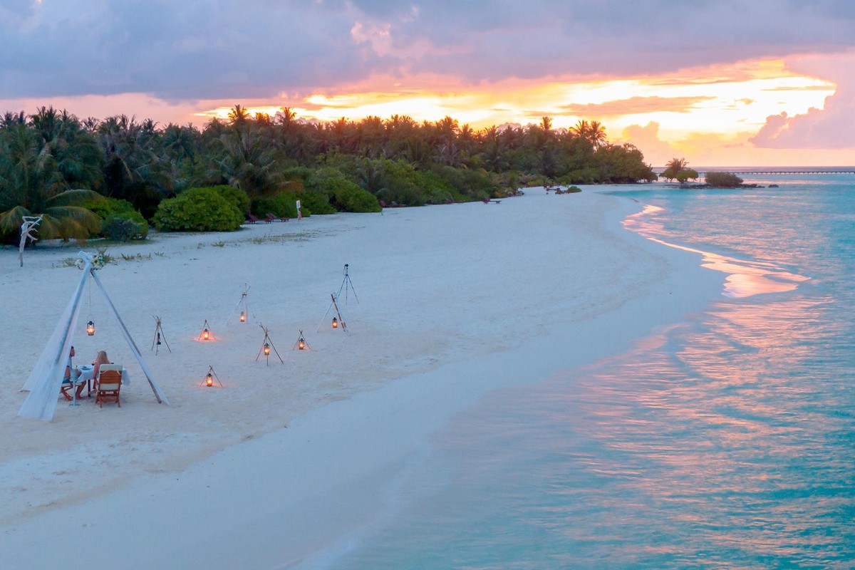 A sandbank dinner for two