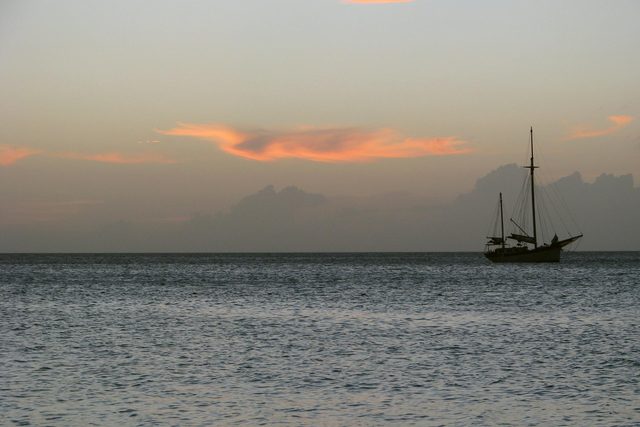 A private boat to Klein Aruba at sunrise