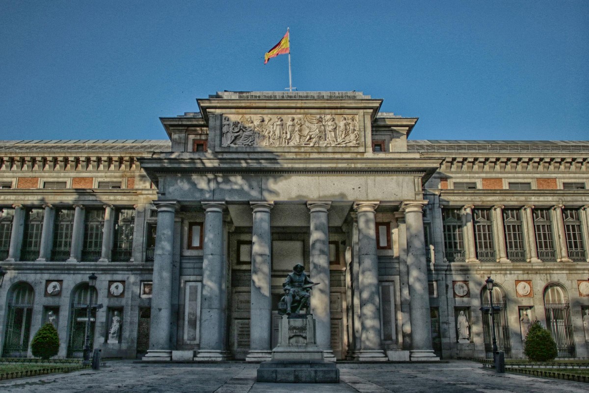 The Prado at closing time