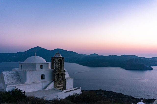 Atardecer desde Plaka sobre el Egeo