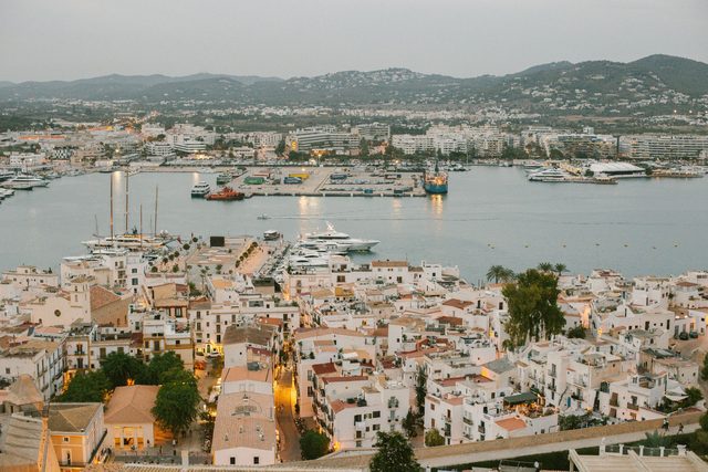 Dalt Vila al amanecer