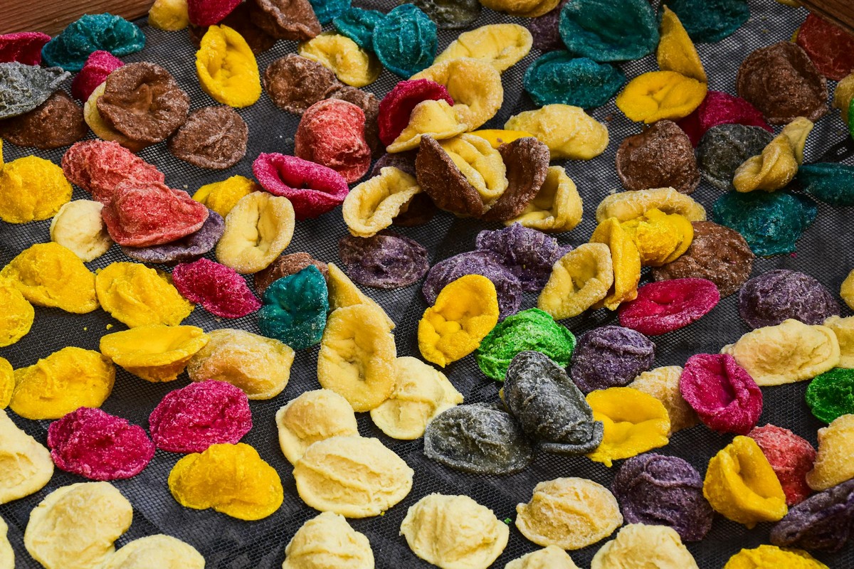 An orecchiette lesson in an Ostuni kitchen