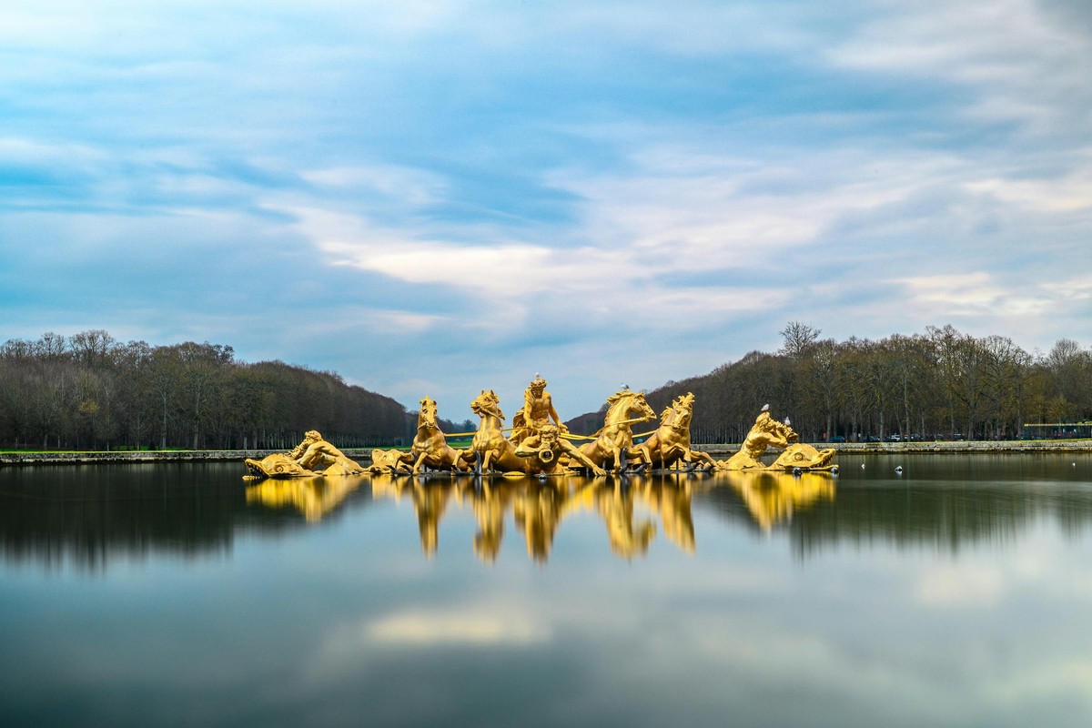 Versailles before the coaches arrive