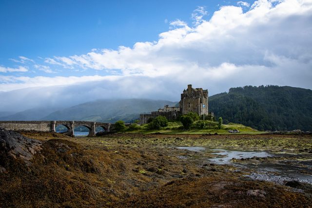 Un castillo de las Highlands enteramente suyo con personal