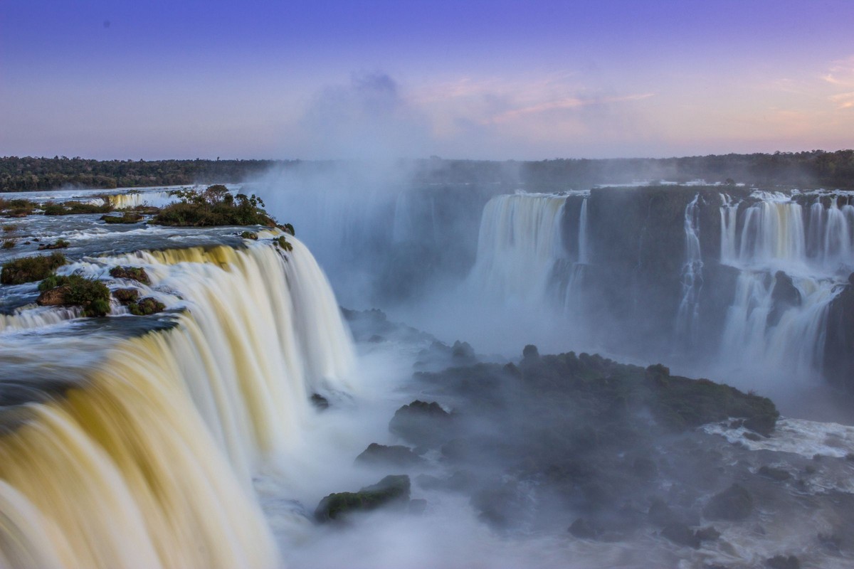The Argentine side at dawn, exclusively