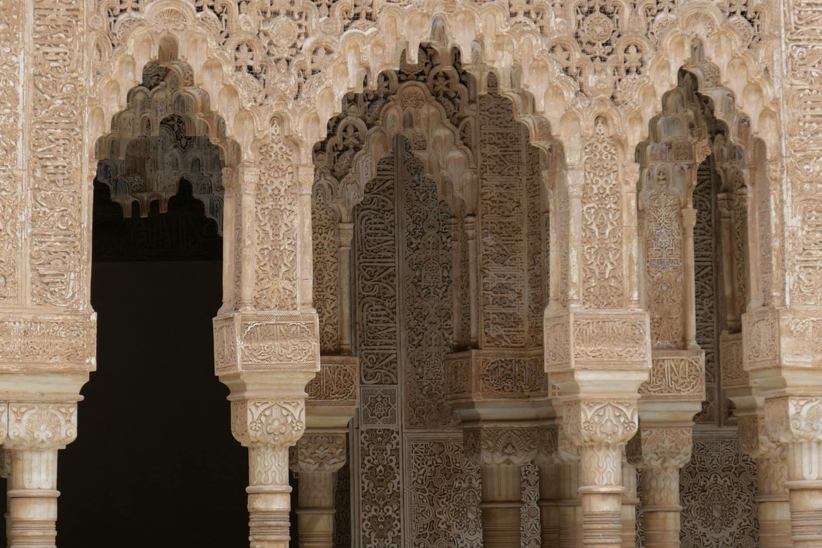 The Nasrid Palaces before the gates