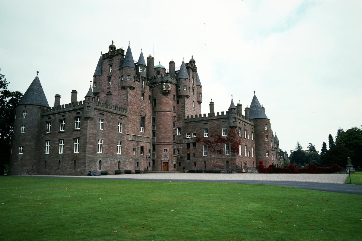 A castle wholly your own