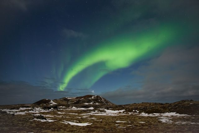 Aurora desde un refugio con techo de cristal