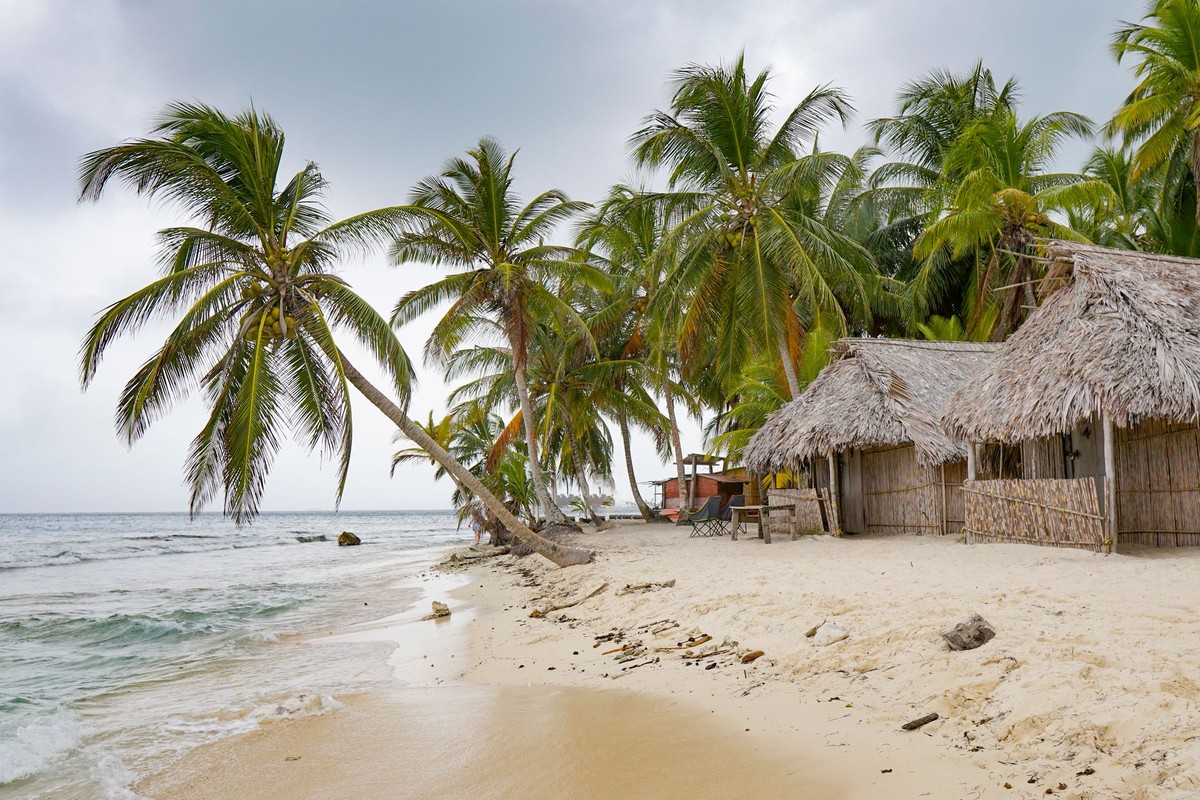 The San Blas by yacht